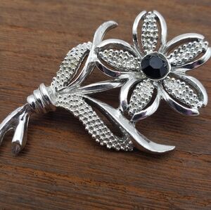 Sarah Coventry Flower Brooch